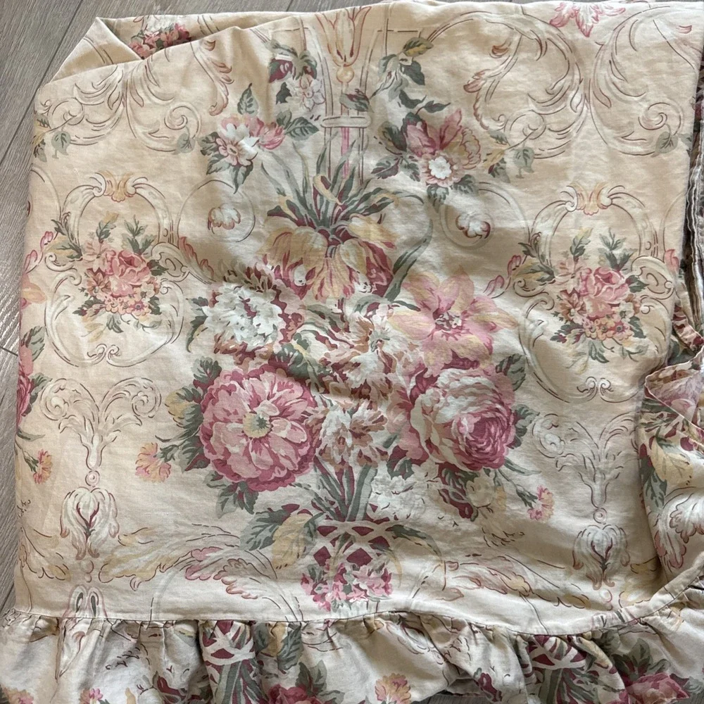 RARE‎ Ralph Lauren Guinevere King Sheet Set: 1 Fitted- 1 Flat-2 Ruffled Cases
